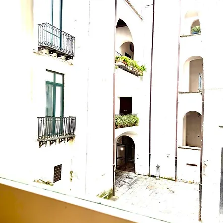 Casa Genovesi 5 * Salerno